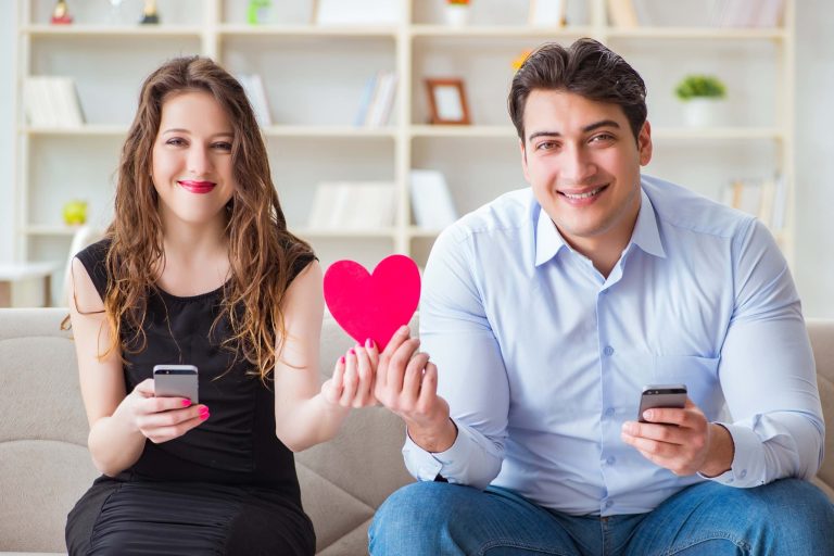 online rande couple in love
